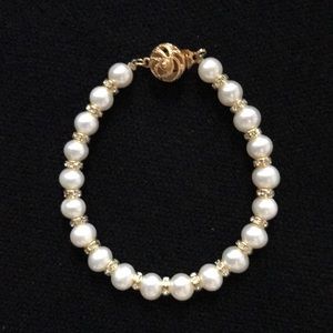 NEW Elegant Pearl Bracelet with Crystals💕💕